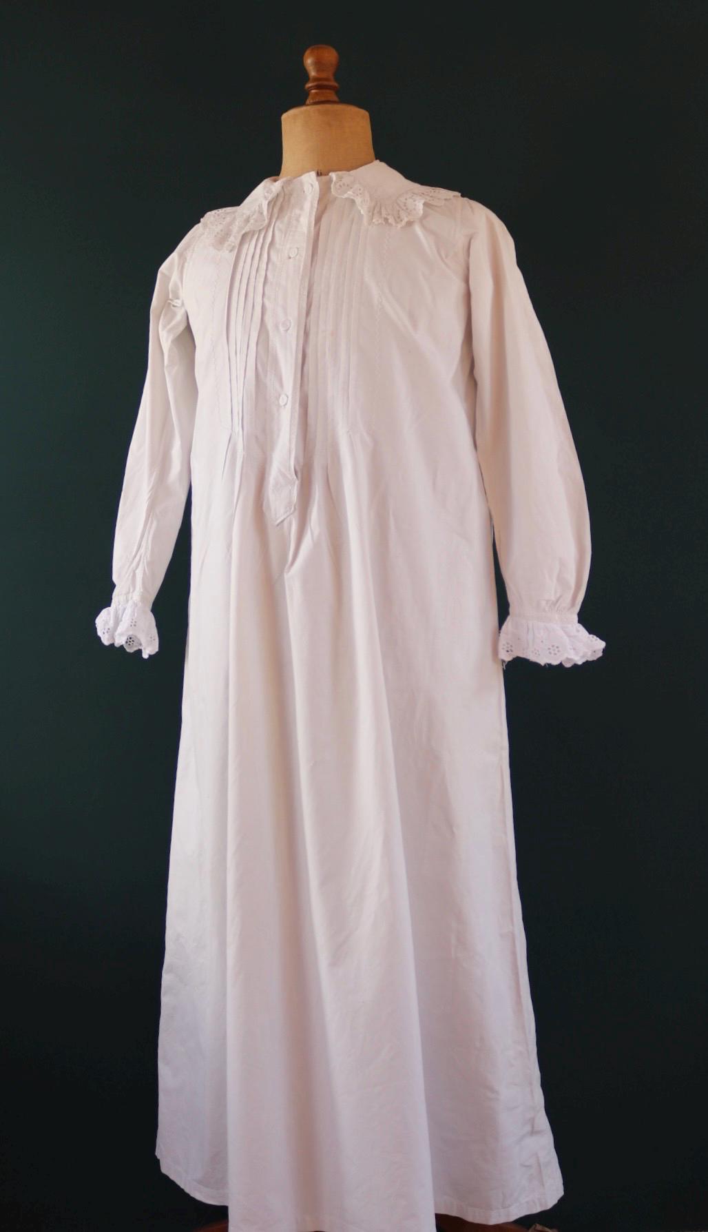 Antique 1800s Victorian white cotton nightgown - vintage 1900s dress - cottagecore - handmade lace - 43” chest