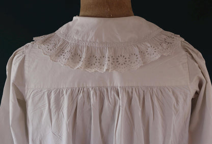 Antique 1800s Victorian white cotton nightgown - vintage 1900s dress - cottagecore - handmade lace - 43” chest