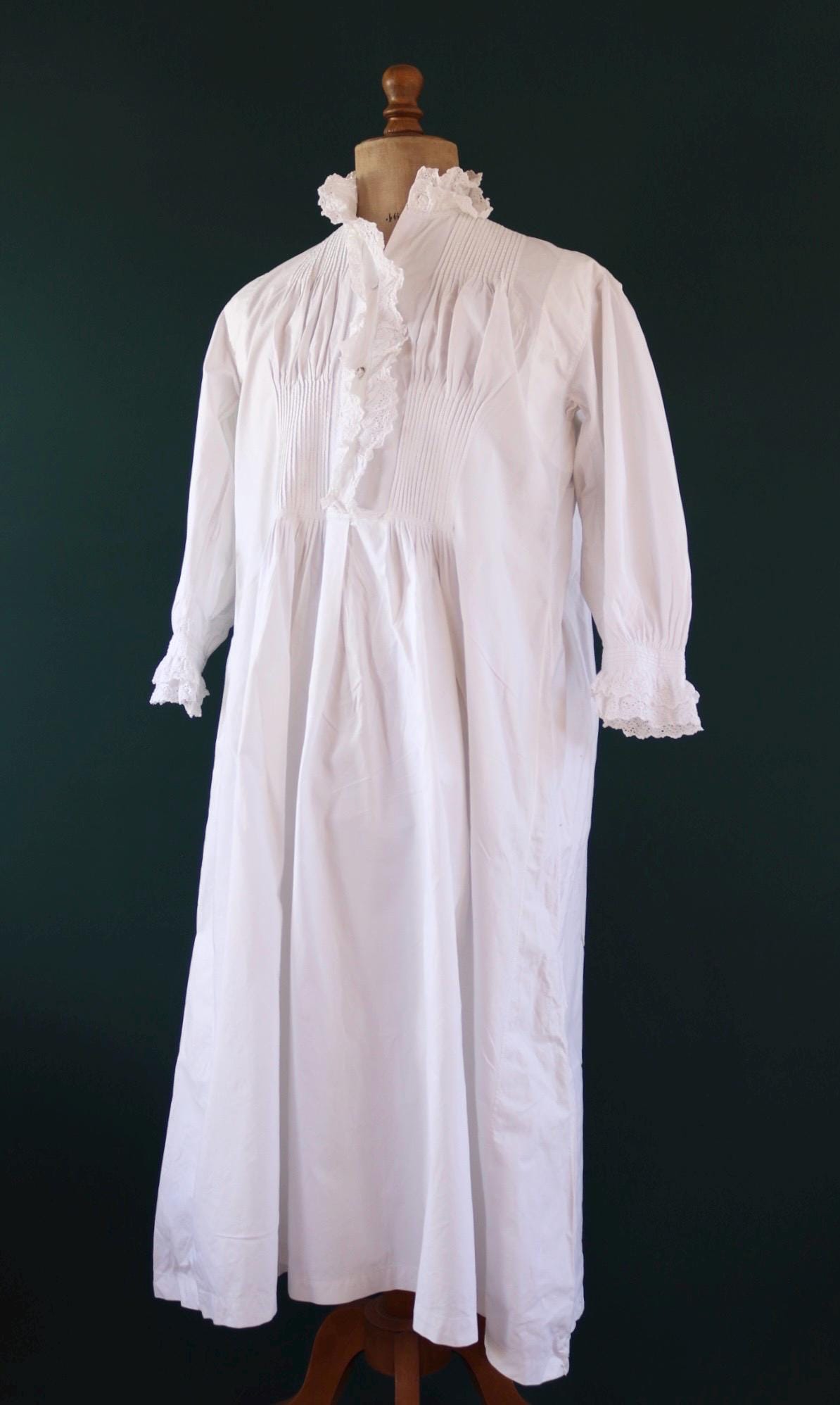Antique 1800s Victorian white cotton nightgown - vintage 1900s dress - cottagecore - broderie Anglais - 46” chest