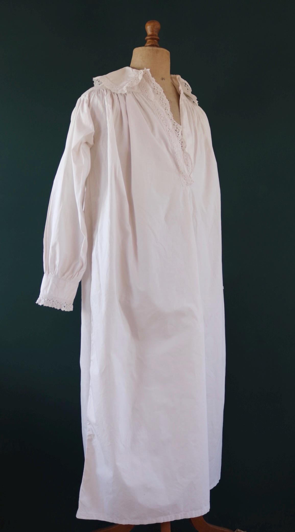 Antique 1800s Victorian white cotton nightgown - vintage 1900s dress - cottagecore - broderie Anglais - 50” chest