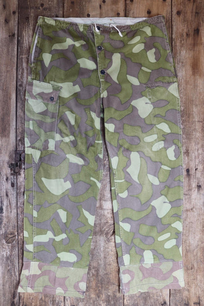 Vintage 1960s Finnish M62 camo trousers - windproof paratrooper pants - 40” x 31”