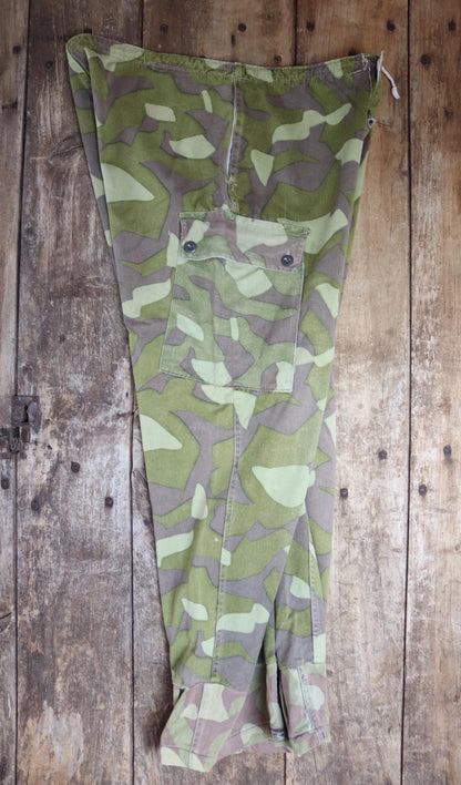 Vintage 1960s Finnish M62 camo trousers - windproof paratrooper pants - 40” x 31”