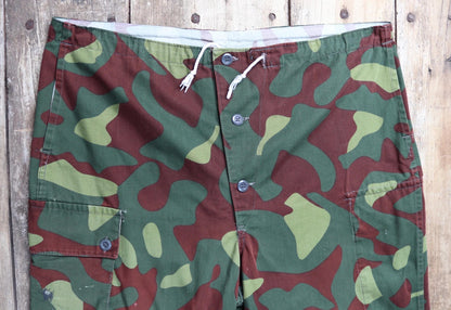 Vintage 1980s Finnish M62 camo trousers - windproof paratrooper pants - 42” x 28”
