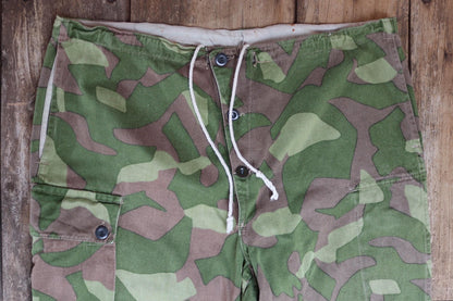 Vintage 1960s Finnish M62 camo trousers - windproof paratrooper pants - 40” x 34”