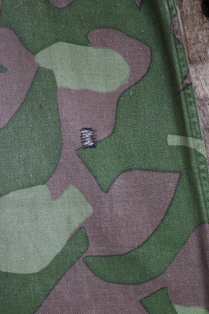Vintage 1960s Finnish M62 camo trousers - windproof paratrooper pants - 40” x 34”