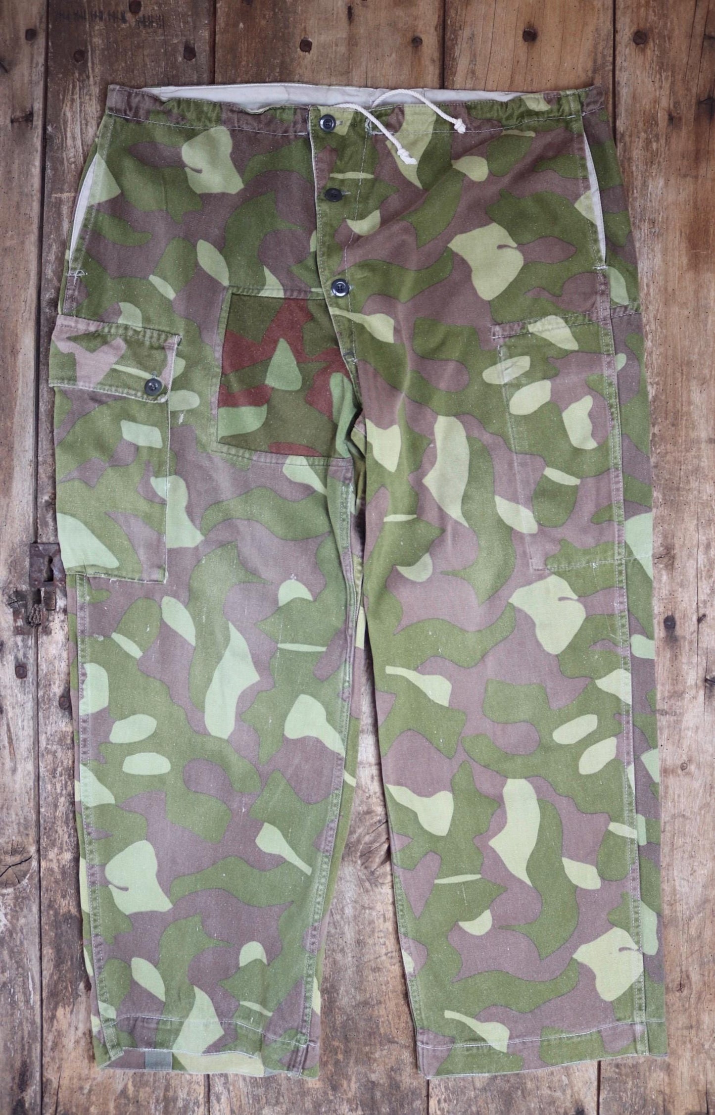 Vintage 1970s Finnish M62 camo trousers - windproof paratrooper pants - 42” x 28”