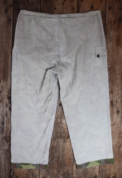Vintage 1970s Finnish M62 camo trousers - windproof paratrooper pants - 42” x 28”