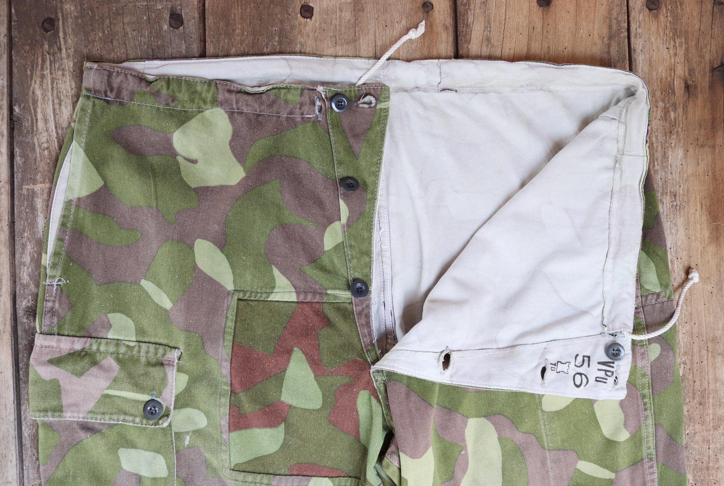 Vintage 1970s Finnish M62 camo trousers - windproof paratrooper pants - 42” x 28”
