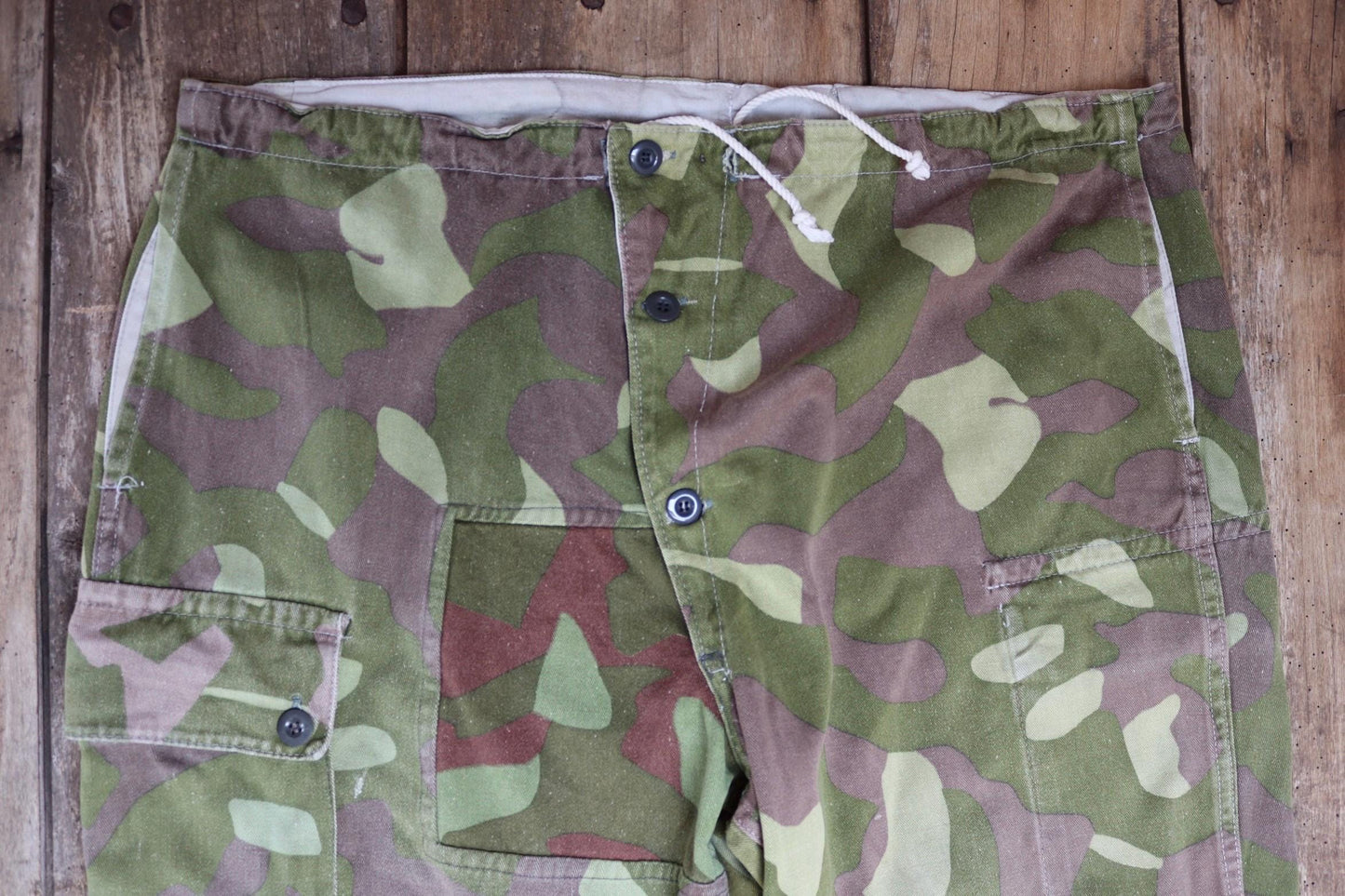 Vintage 1970s Finnish M62 camo trousers - windproof paratrooper pants - 42” x 28”