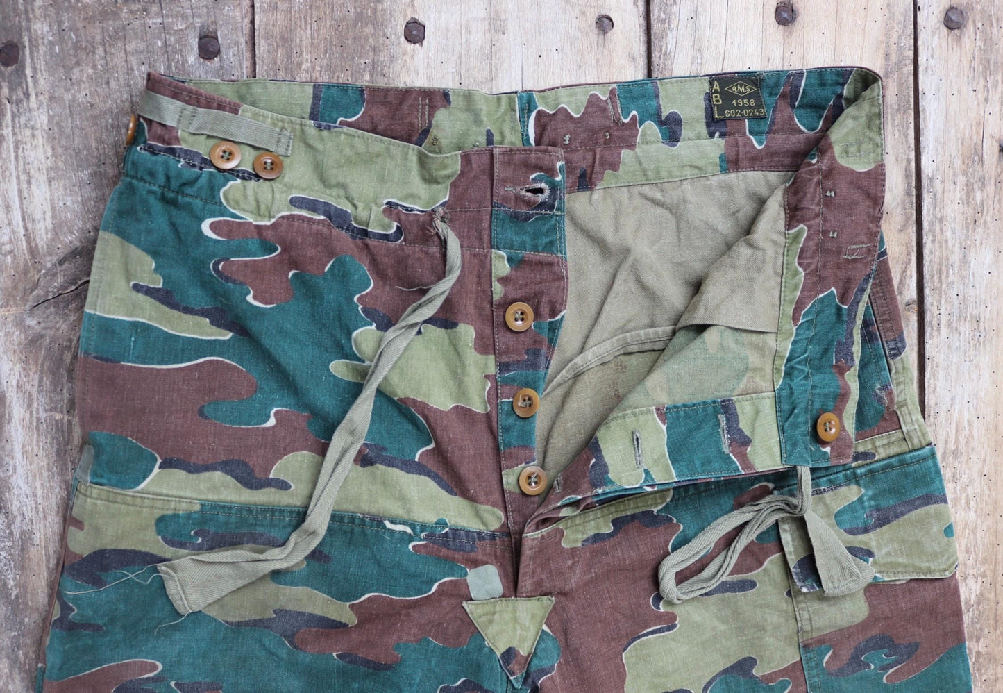 Vintage 1950s Belgian jigsaw camouflage trousers - paratrooper cargo pants - 36” x 28”