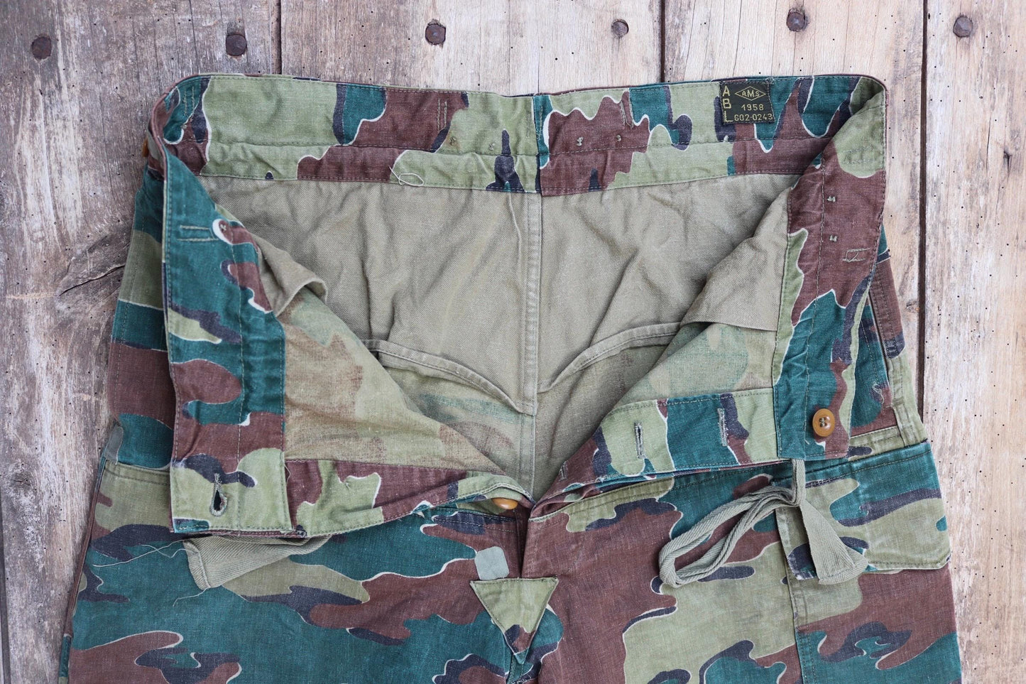 Vintage 1950s Belgian jigsaw camouflage trousers - paratrooper cargo pants - 36” x 28”