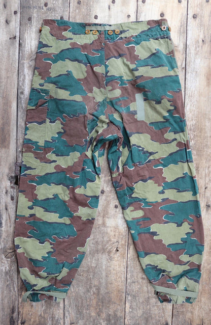 Vintage 1950s Belgian jigsaw camouflage trousers - paratrooper cargo pants - 36” x 28”