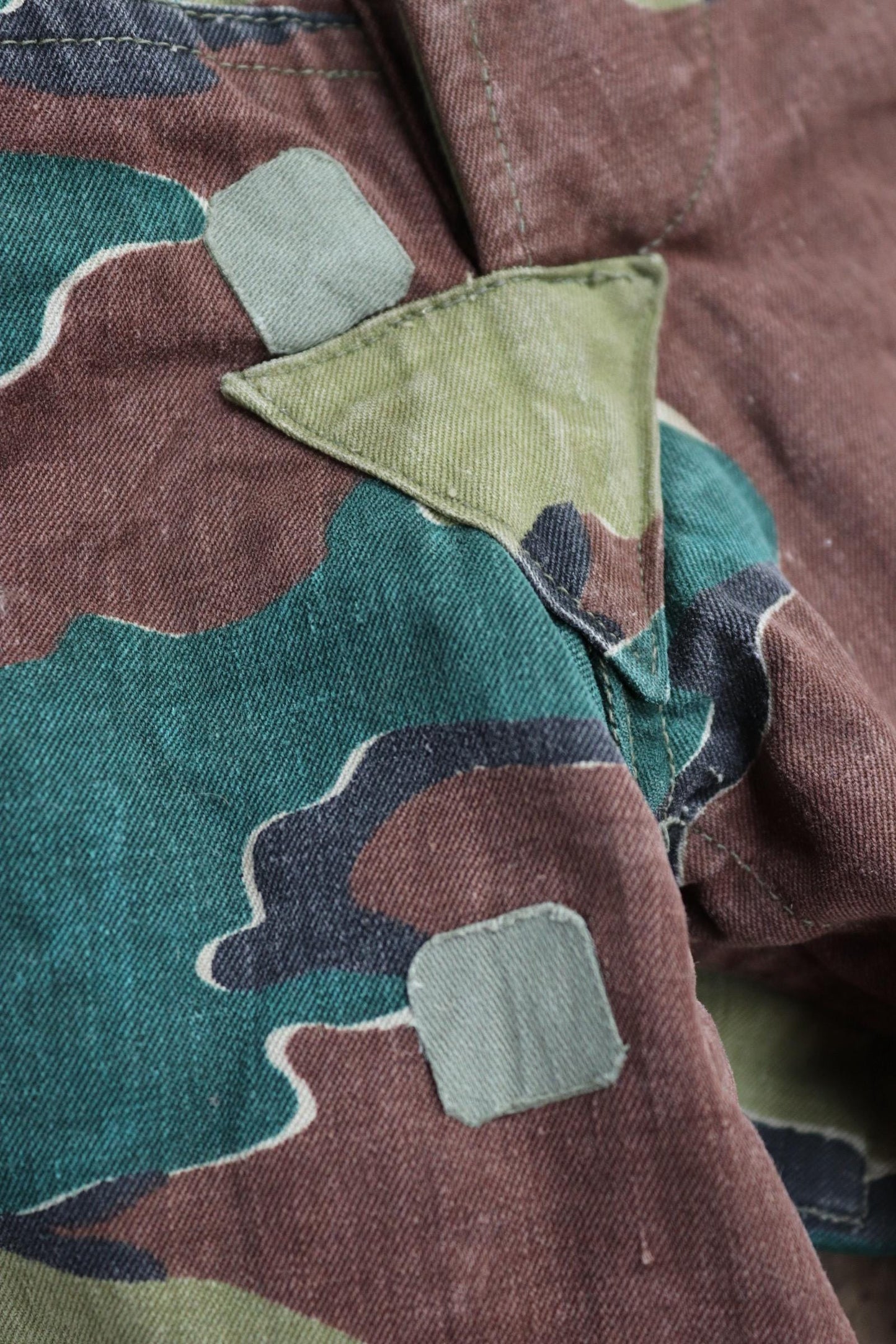 Vintage 1950s Belgian jigsaw camouflage trousers - paratrooper cargo pants - 36” x 28”
