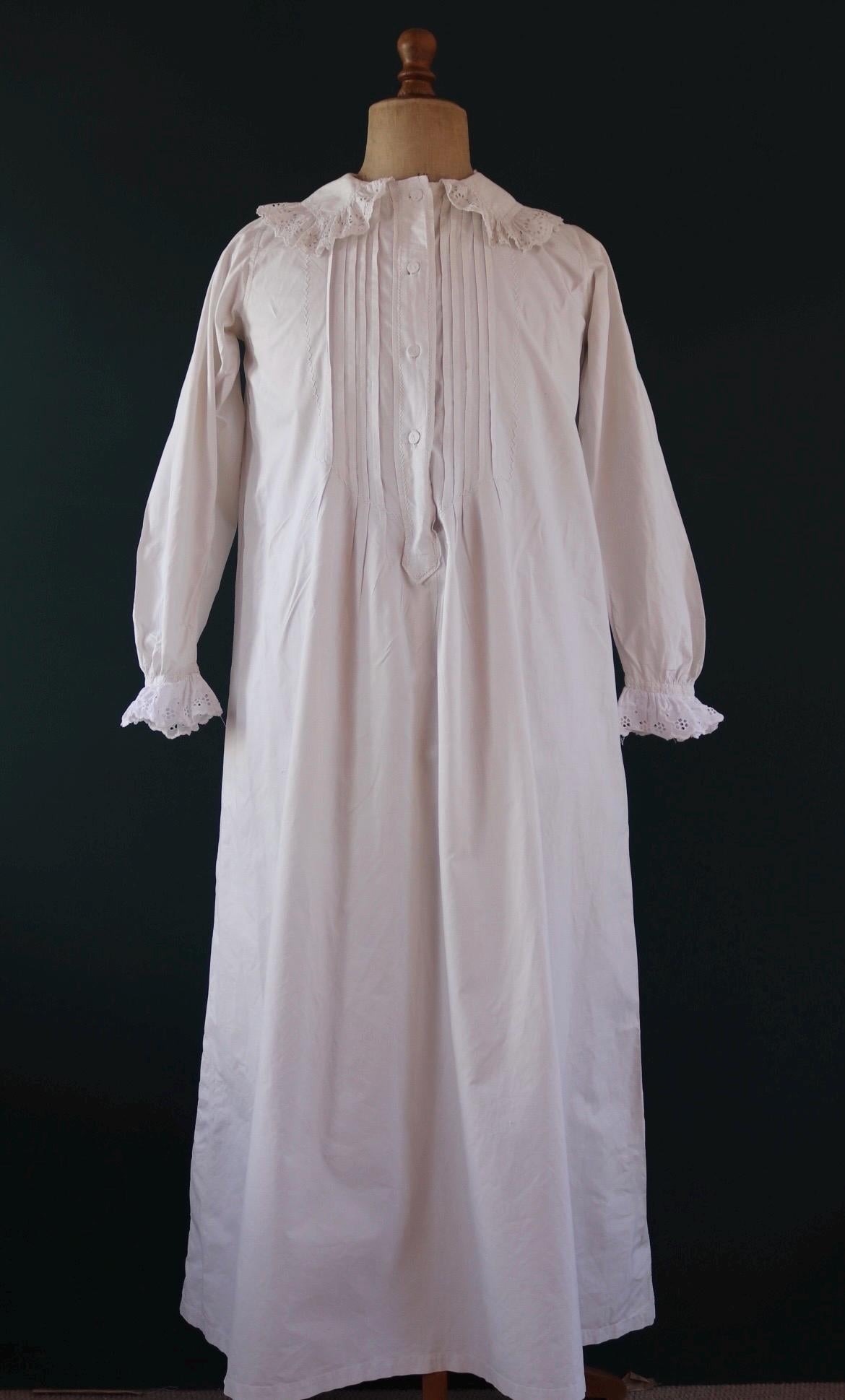 Antique 1800s Victorian white cotton nightgown - vintage 1900s dress - cottagecore - handmade lace - 43” chest