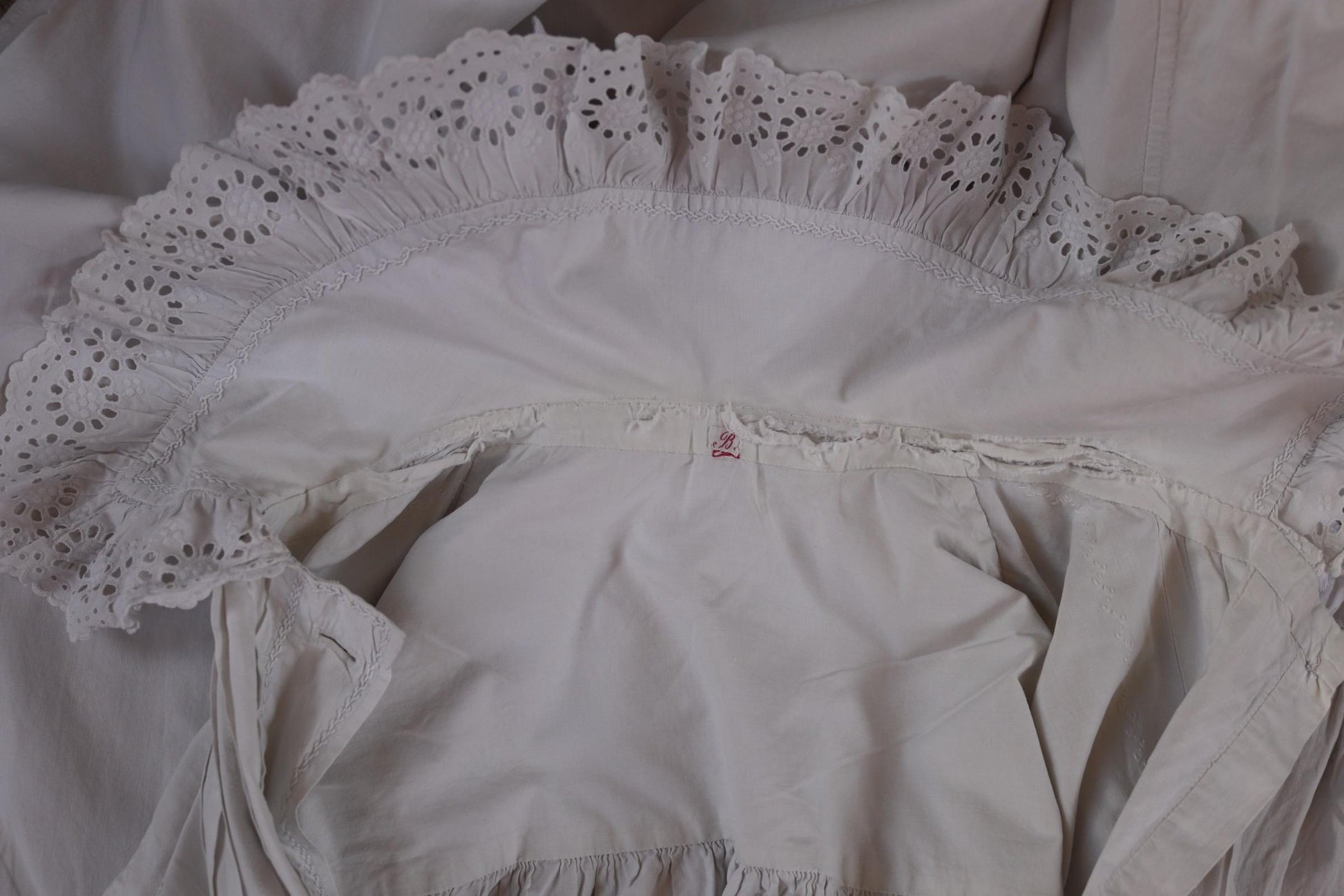 Antique 1800s Victorian white cotton nightgown - vintage 1900s dress - cottagecore - handmade lace - 43” chest
