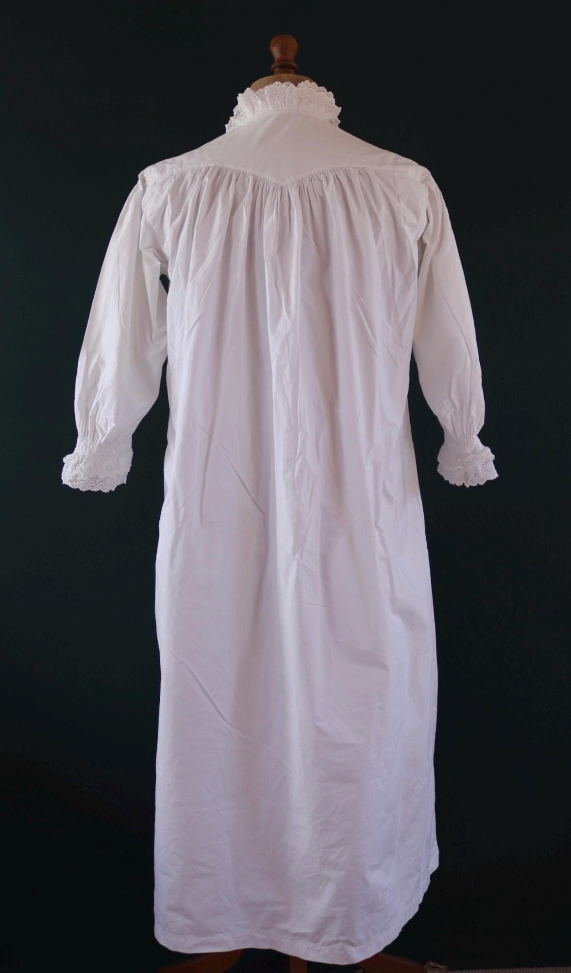 Antique 1800s Victorian white cotton nightgown - vintage 1900s dress - cottagecore - broderie Anglais - 46” chest