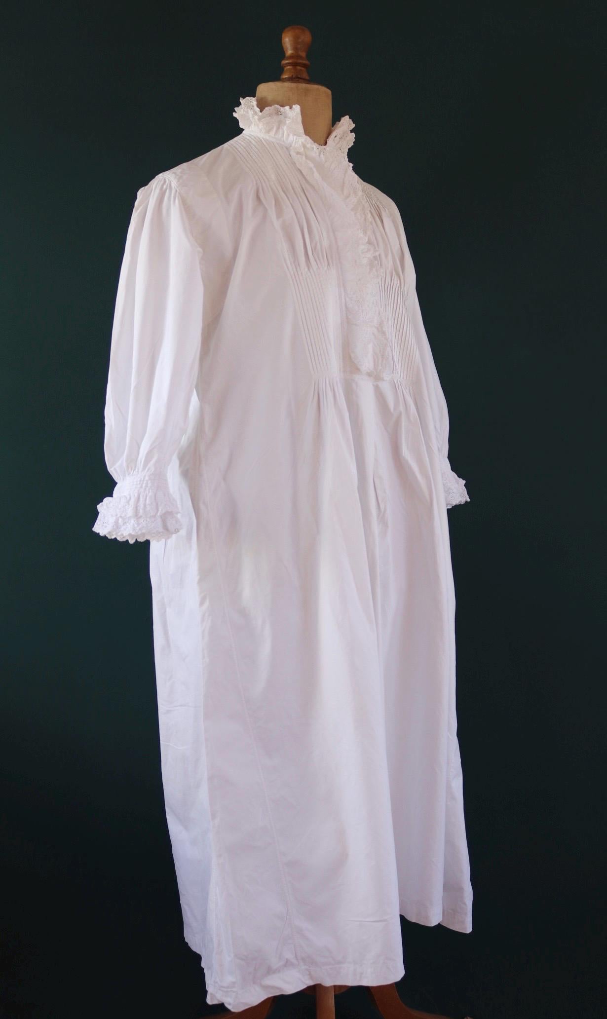 Antique 1800s Victorian white cotton nightgown - vintage 1900s dress - cottagecore - broderie Anglais - 46” chest