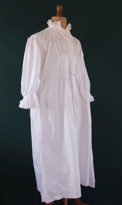 Antique 1800s Victorian white cotton nightgown - vintage 1900s dress - cottagecore - broderie Anglais - 46” chest