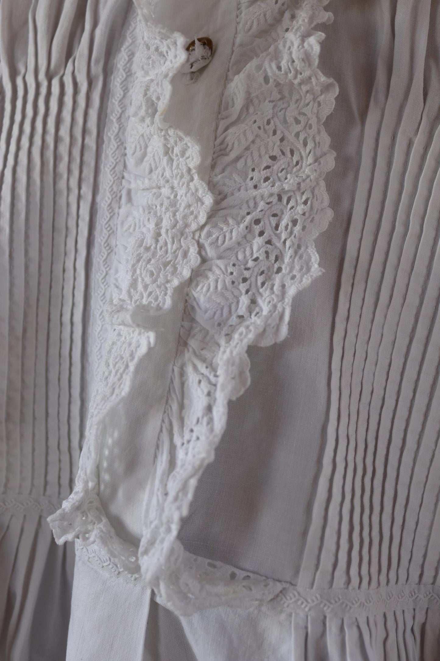 Antique 1800s Victorian white cotton nightgown - vintage 1900s dress - cottagecore - broderie Anglais - 46” chest