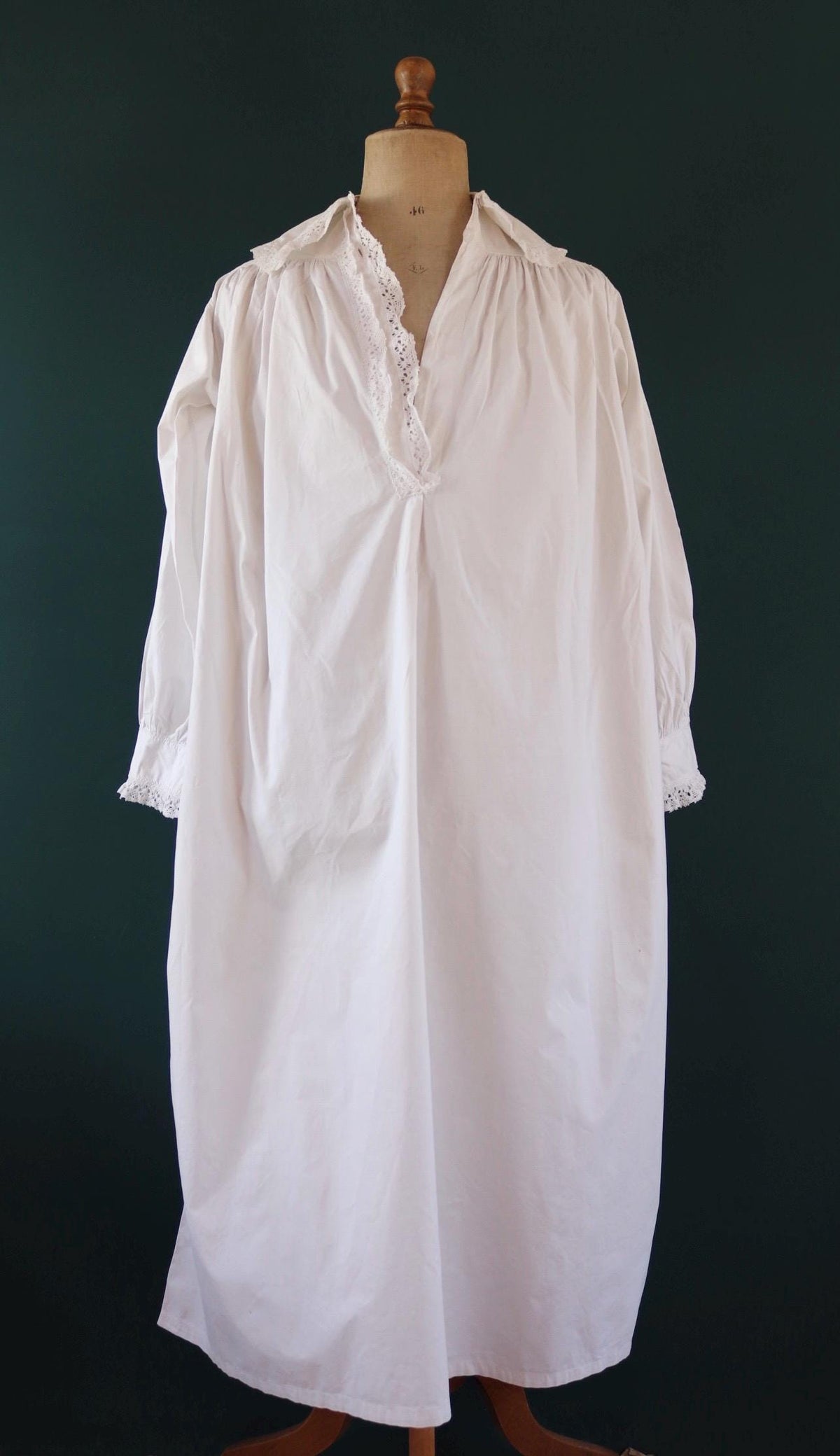 Antique 1800s Victorian white cotton nightgown - vintage 1900s dress - cottagecore - broderie Anglais - 50” chest