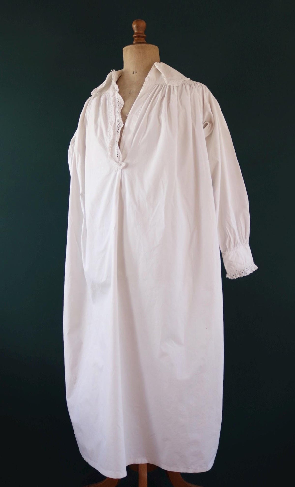 Antique 1800s Victorian white cotton nightgown - vintage 1900s dress - cottagecore - broderie Anglais - 50” chest