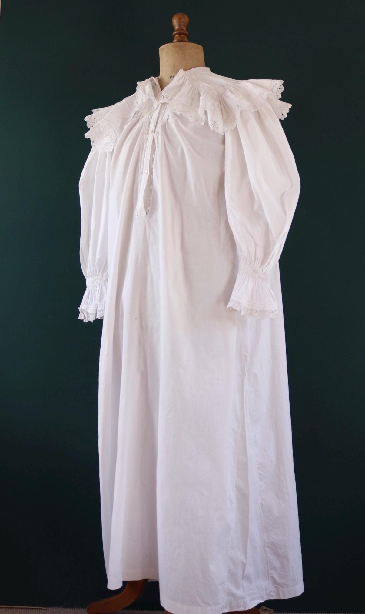Antique 1800s Victorian white cotton nightgown - vintage 1900s dress - cottagecore - broderie Anglais - 42” chest