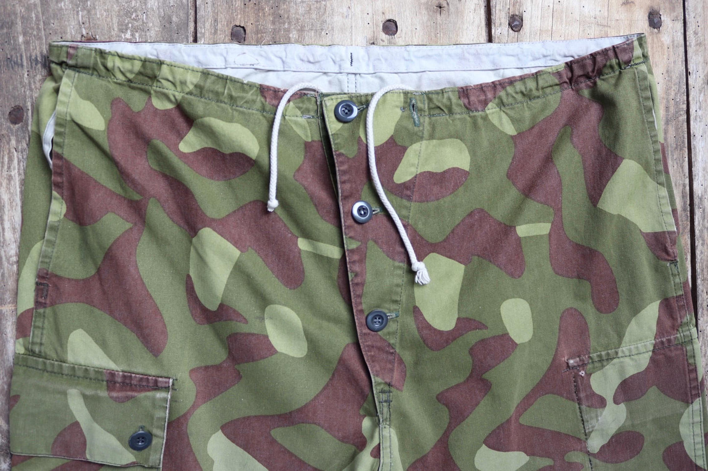 Vintage 1980s Finnish M62 camo trousers - windproof paratrooper pants - 40” x 28”