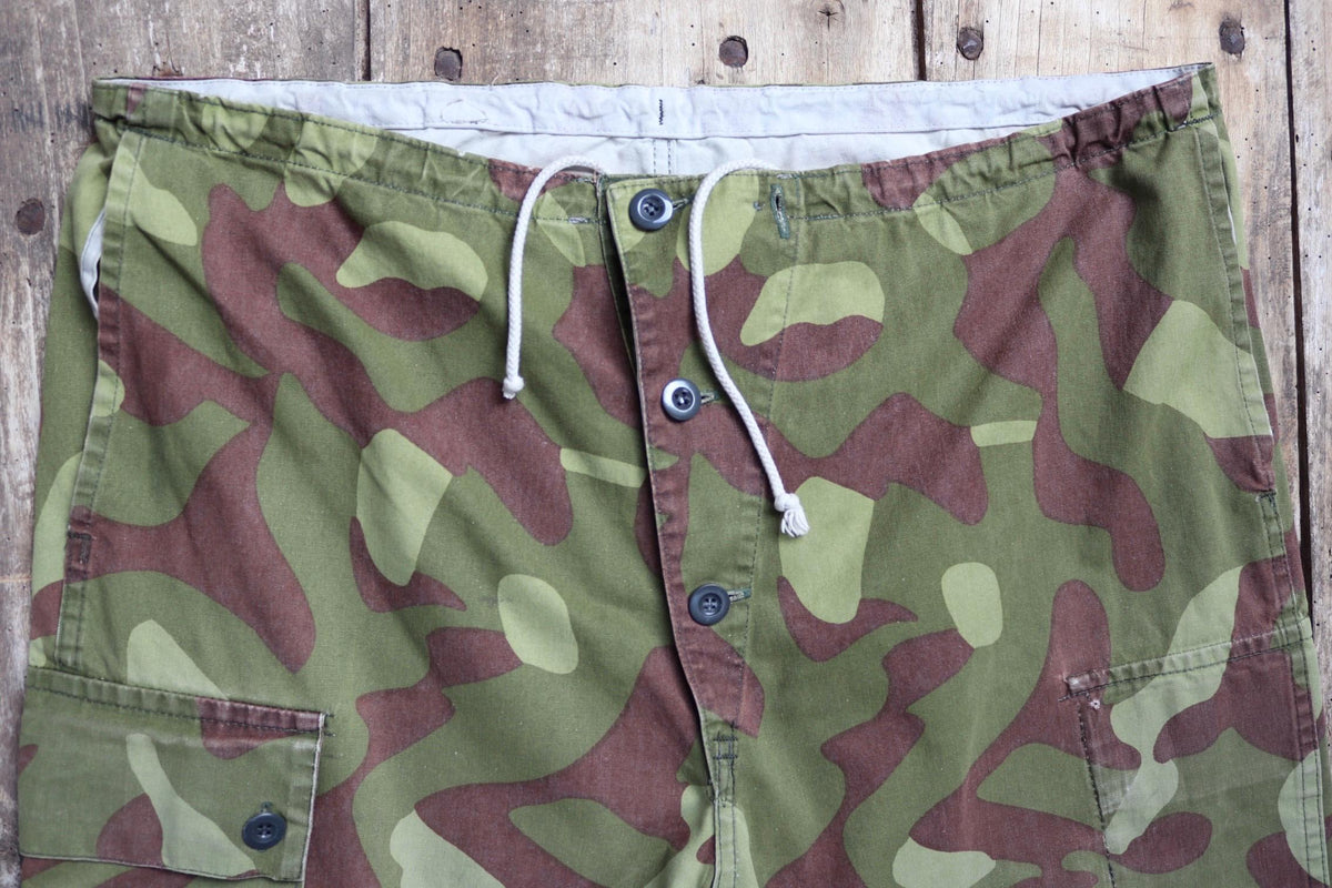 Vintage 1980s Finnish M62 camo trousers - windproof paratrooper pants - 40” x 28”