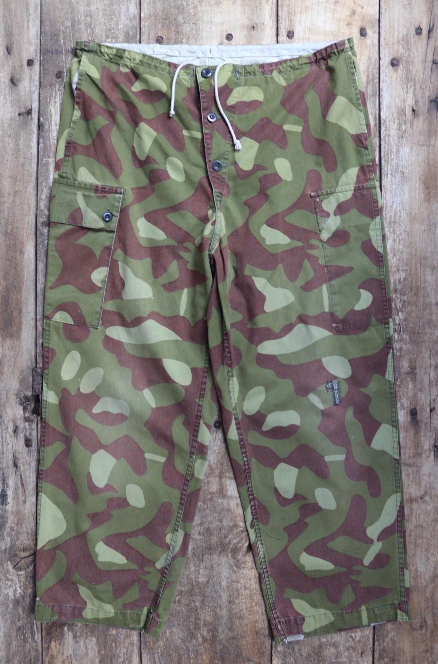 Vintage 1980s Finnish M62 camo trousers - windproof paratrooper pants - 40” x 28”