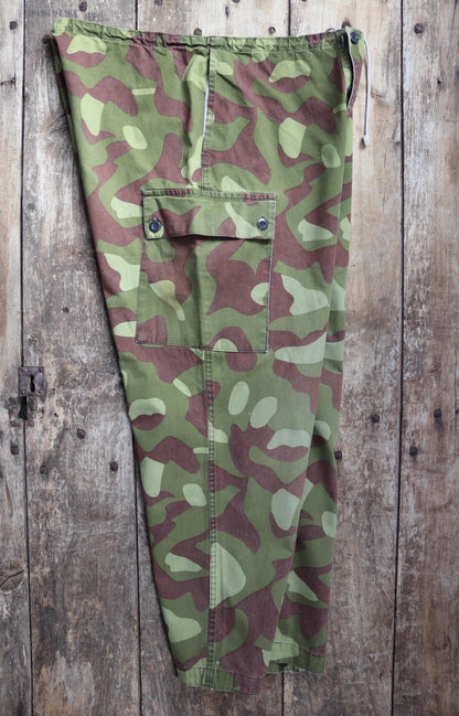 Vintage 1980s Finnish M62 camo trousers - windproof paratrooper pants - 40” x 28”