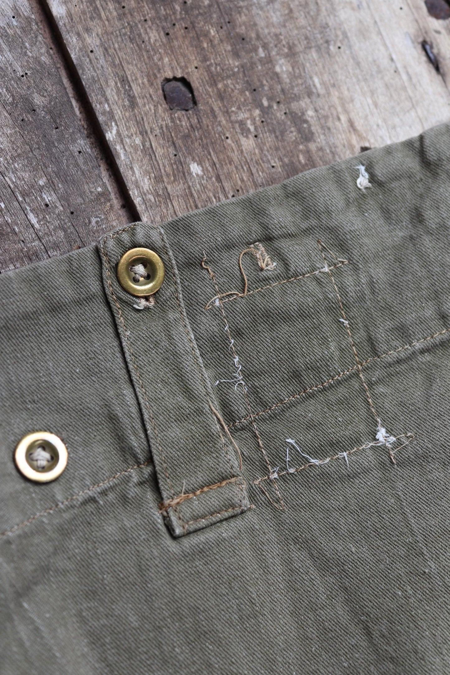 Vintage 1950s British army green selvedge denim overalls - military cargo pants - 39” x 32”