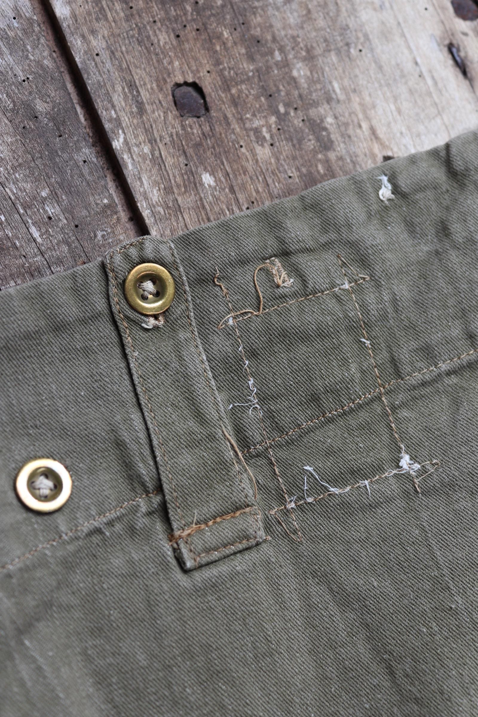 Vintage 1950s British army green selvedge denim overalls - military cargo pants - 39” x 32”