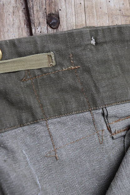 Vintage 1950s British army green selvedge denim overalls - military cargo pants - 39” x 32”