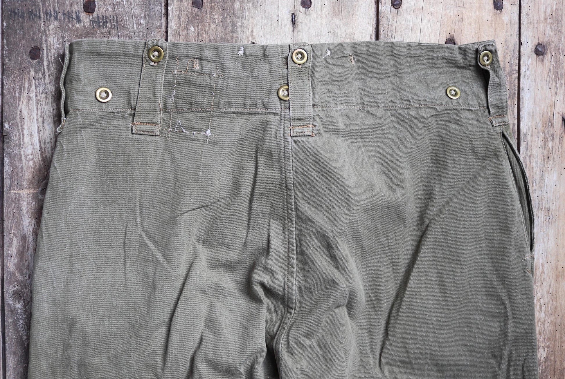 Vintage 1950s British army green selvedge denim overalls - military cargo pants - 39” x 32”