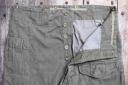 Vintage 1950s British army green selvedge denim overalls - military cargo pants - 39” x 32”