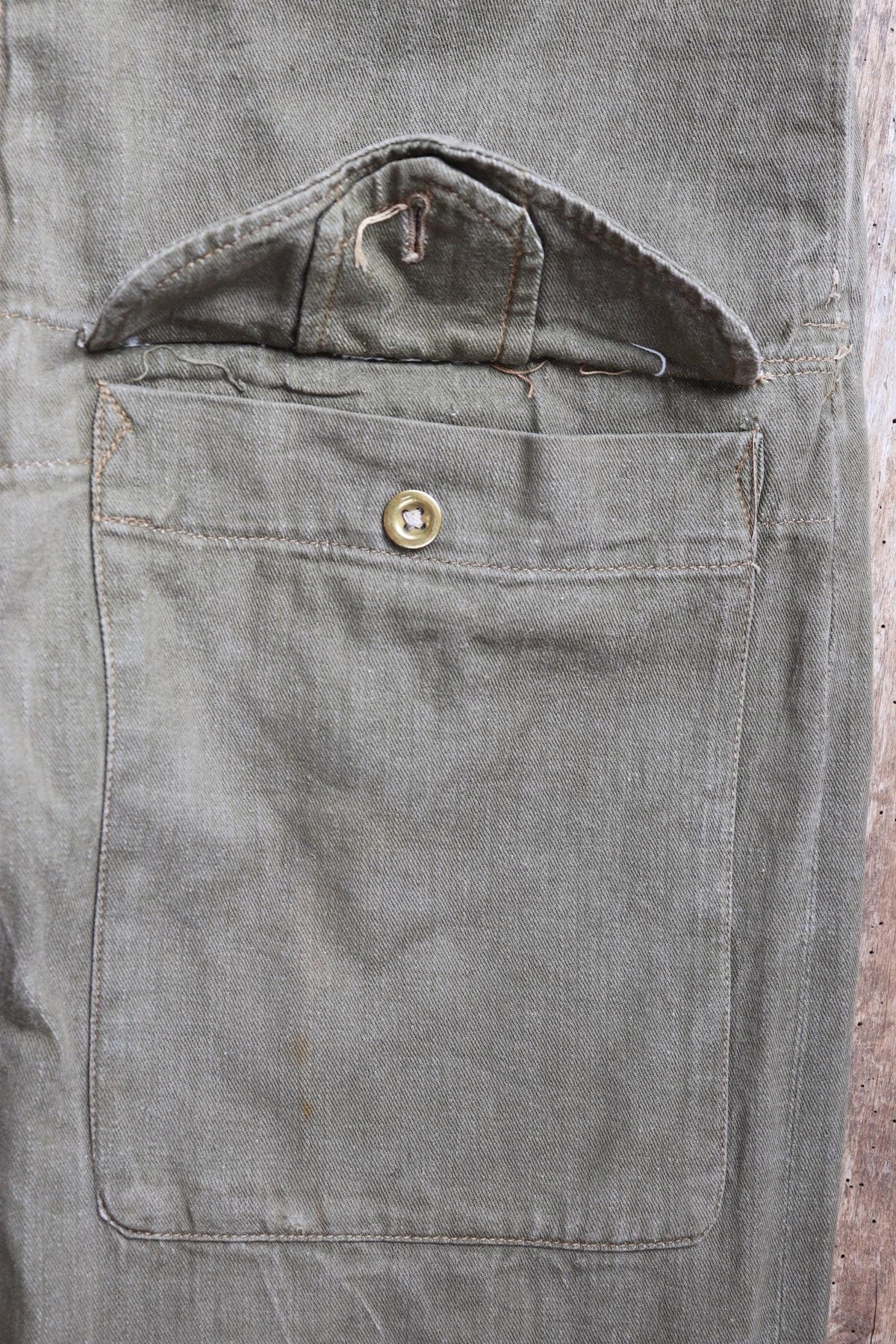 Vintage 1950s British army green selvedge denim overalls - military cargo pants - 39” x 32”