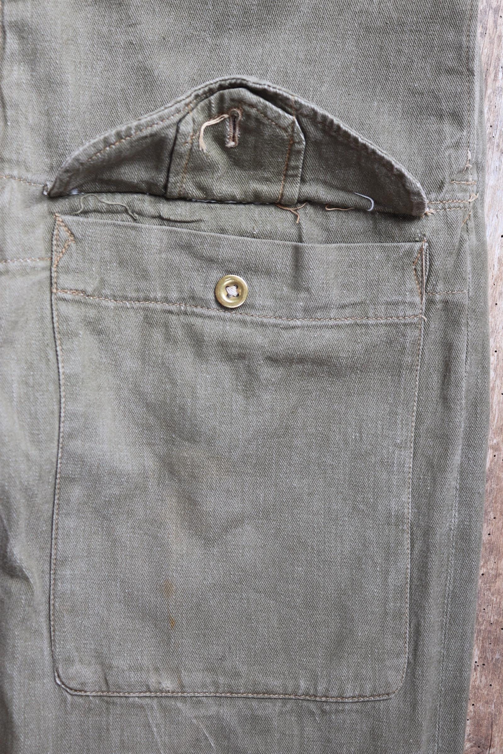 Vintage 1950s British army green selvedge denim overalls - military cargo pants - 39” x 32”