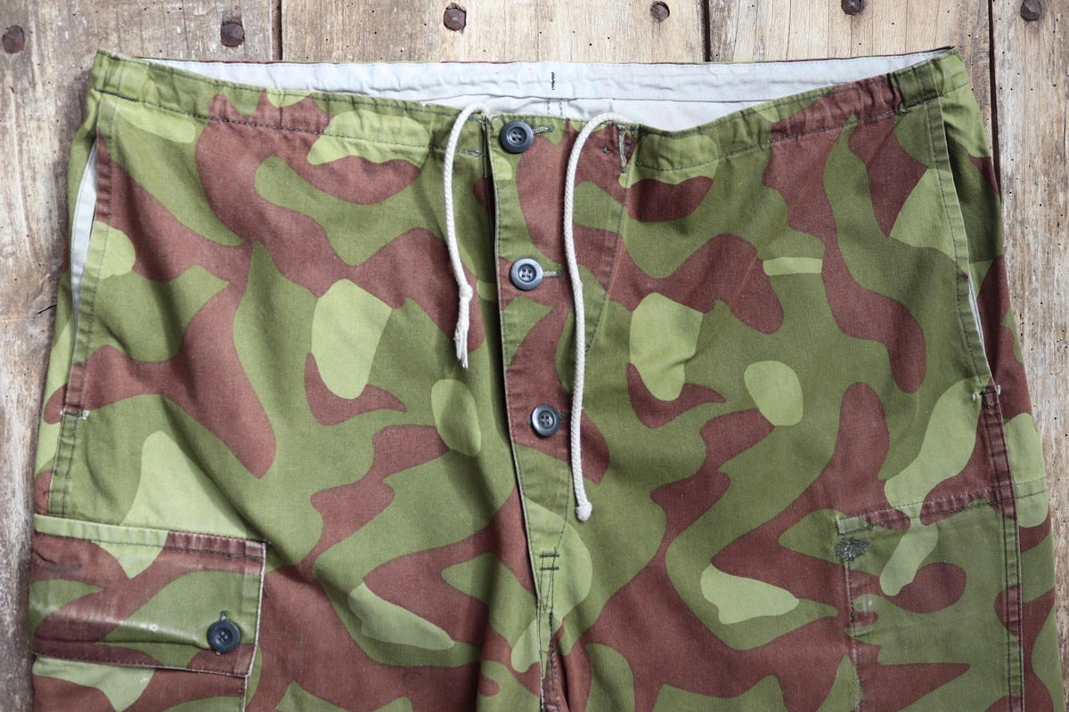 Vintage 1980s Finnish M62 camo trousers - windproof paratrooper pants - 40” x 28”