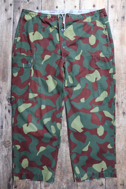 Vintage 1980s Finnish M62 camo trousers - windproof paratrooper pants - 43” x 30”