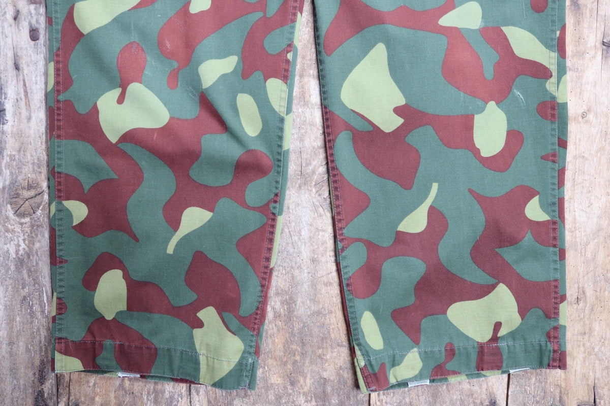 Vintage 1980s Finnish M62 camo trousers - windproof paratrooper pants - 43” x 30”