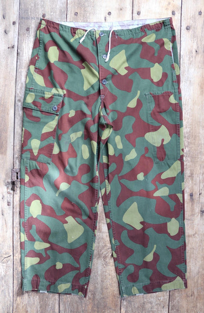 Vintage 1980s Finnish M62 camo trousers - windproof paratrooper pants - 40” x 28”