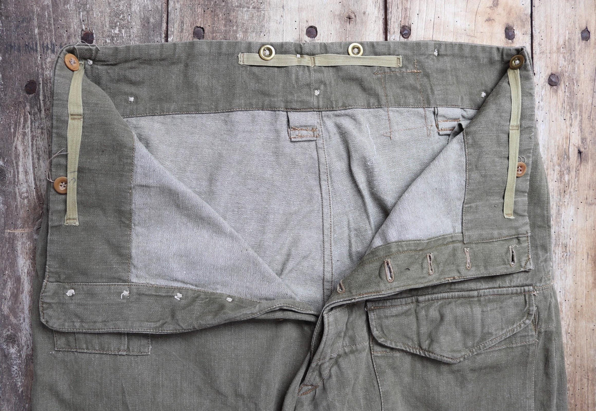 Vintage 1950s British army green selvedge denim overalls - military cargo pants - 39” x 32”