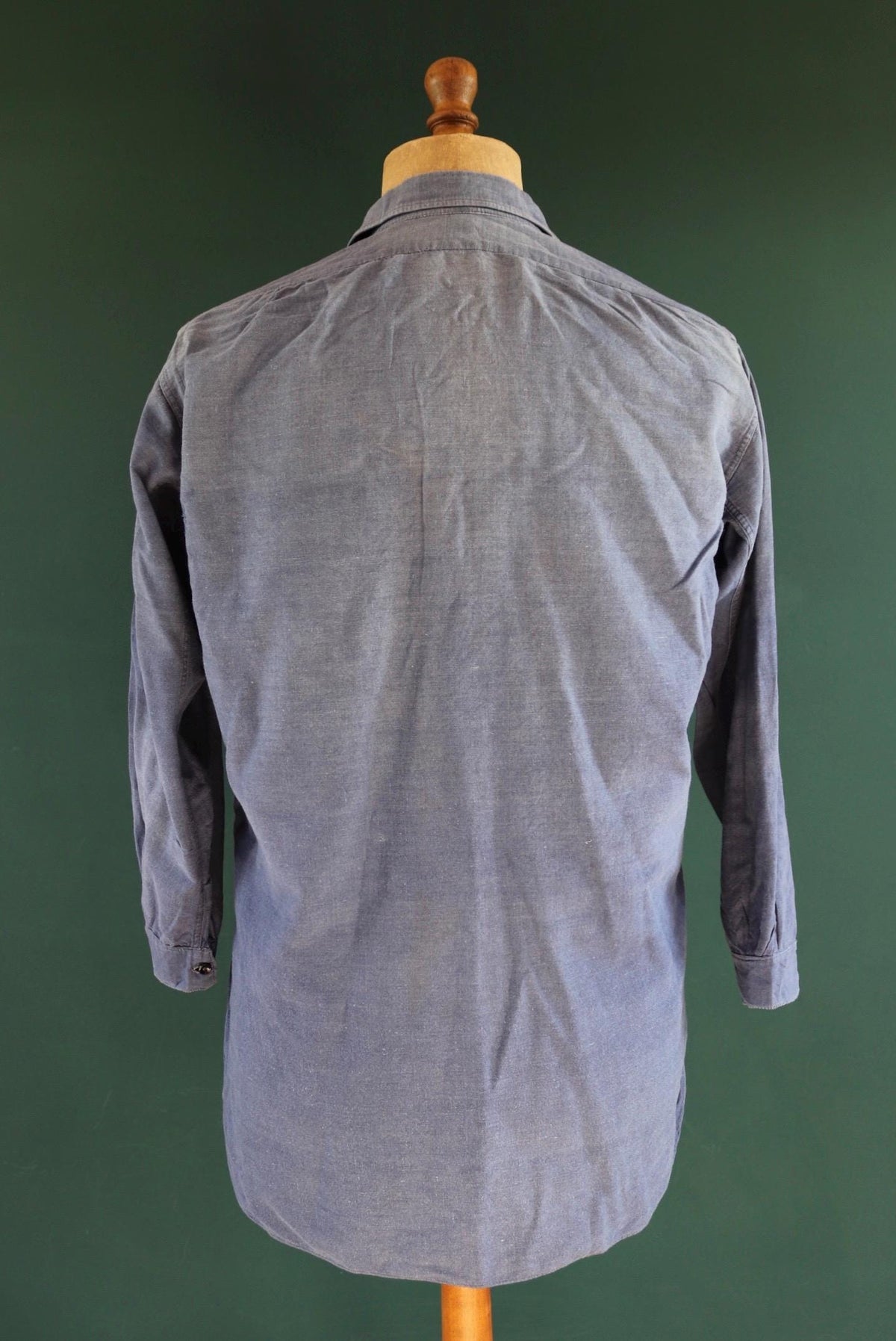 Vintage 1940s French workwear shirt - faded blue cotton - darned and repaired - 45” chest