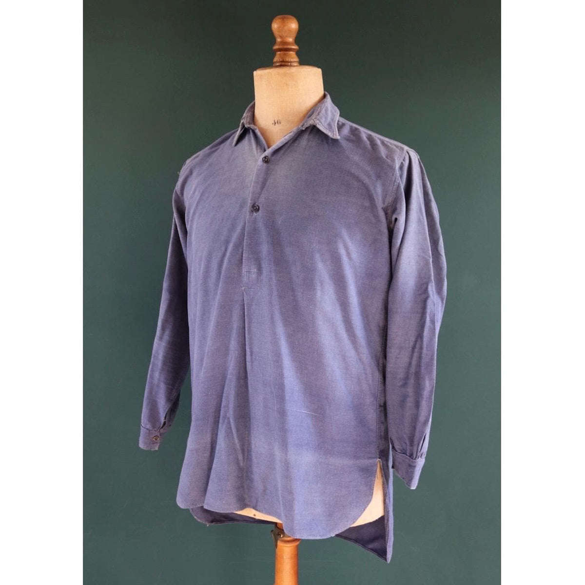 Vintage 1940s French workwear shirt - faded blue cotton - darned and repaired - 45” chest