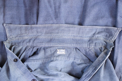 Vintage 1940s French workwear shirt - faded blue cotton - darned and repaired - 45” chest