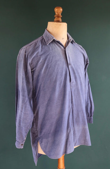 Vintage 1940s French workwear shirt - faded blue cotton - darned and repaired - 45” chest