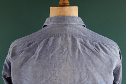 Vintage 1940s French workwear shirt - faded blue cotton - darned and repaired - 45” chest