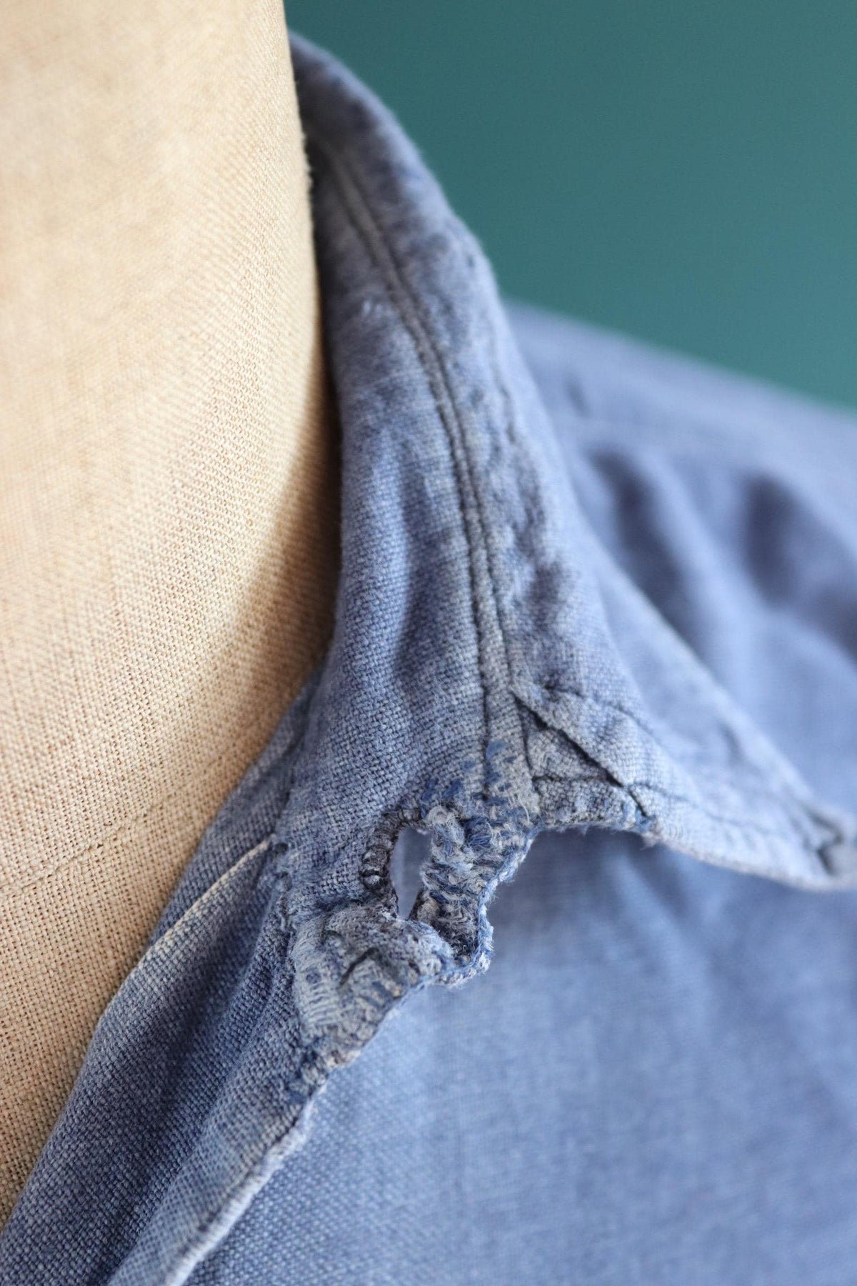 Vintage 1940s French workwear shirt - faded blue cotton - darned and repaired - 45” chest