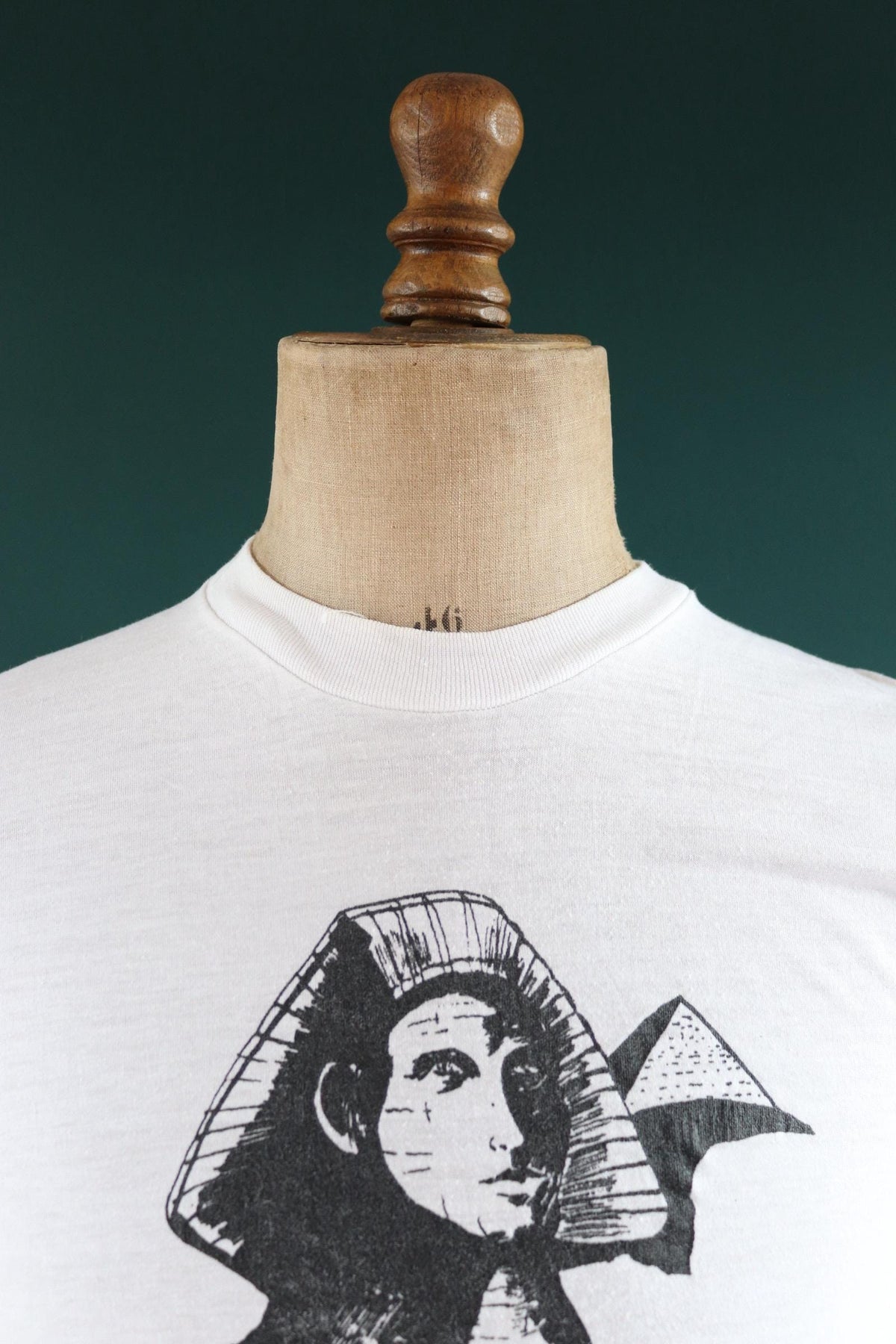 Vintage 1970s t shirt - single stitch - Sphinx print - 36” chest