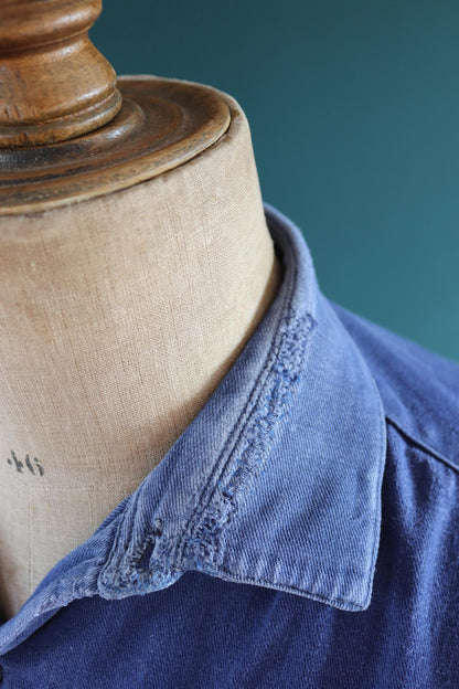 Vintage 1940s French workwear shirt - faded blue cotton - darned and repaired - 44” chest
